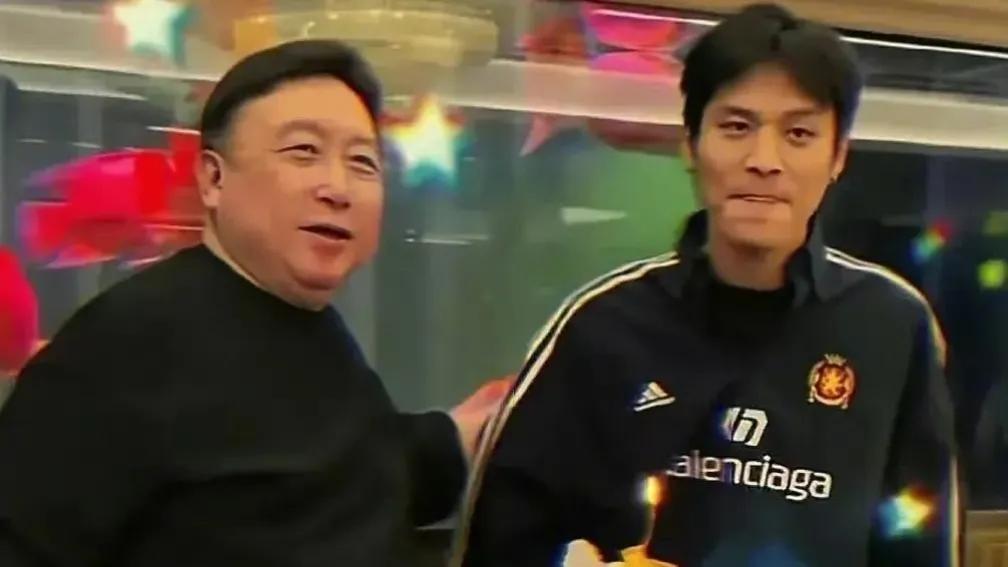 疯狂小杨哥现身王晶70岁生日会 让粉丝们直呼“认不出来”
