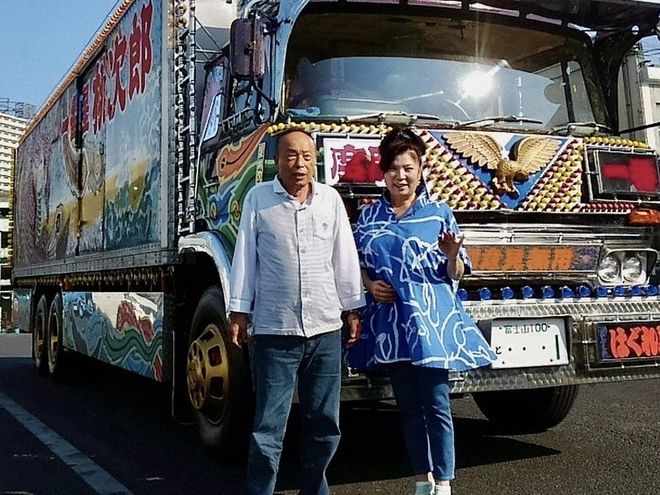 成人杂志贩卖机末路：衰老国家血液与色情机器