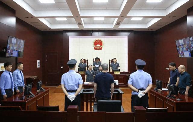 黄化锋，一审获刑11年
