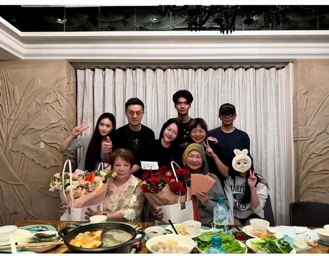 大S母亲发长文晒家人合照，具俊晔因思念大S身形暴瘦