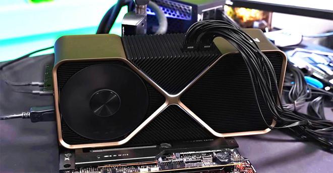 从未发布的TITAN ADA测试：满血AD102、48GB GDDR6X、双16pin供电