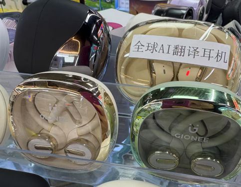实探“中国电子第一街”：AI眼镜屈指可数，但不少AI耳机！