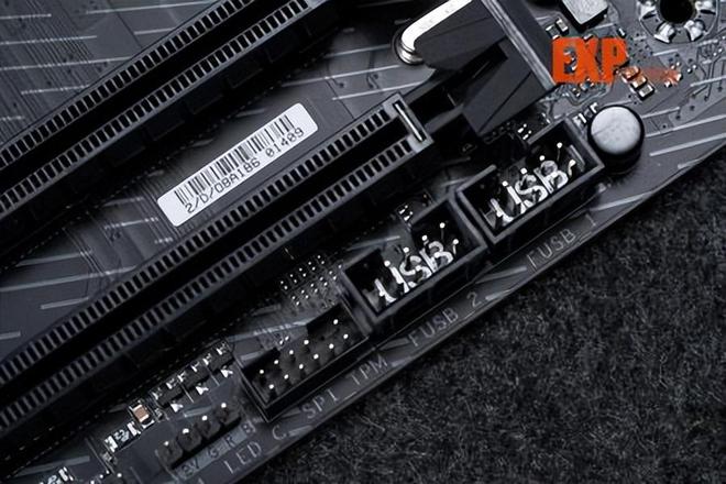 技嘉Z890AORUS ELITE WIFI7评测：200SBoost功能显著改善游戏性能