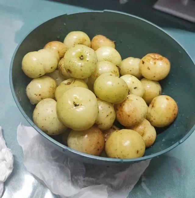 这种水果维生素C含量是橙子的近8倍，也被誉为“刮油神器”！
