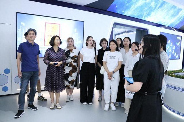 俄罗斯伊尔库茨克国立医科大学师生一行到访荣昌制药
