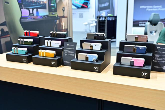 钢影TOUGHRAM XG RGB D5全新升级：Tt推出多款缤纷新色