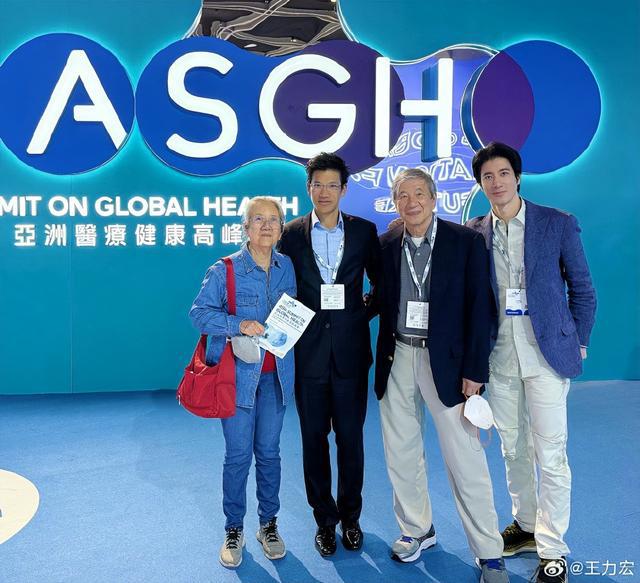 王力宏晒博士哥哥演讲视频：为我哥骄傲！曾称“我是我们家最弱的”