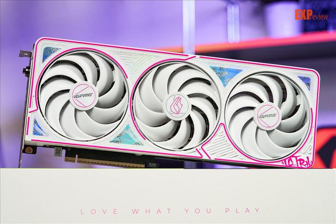 iGame GeForce RTX 5070 Ultra W OC评测:是霓虹潮玩2K游戏利器