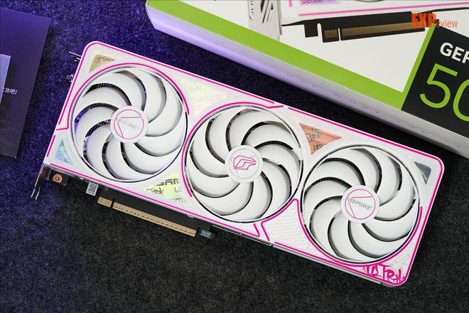 iGame GeForce RTX 5070 Ultra W OC评测:是霓虹潮玩2K游戏利器