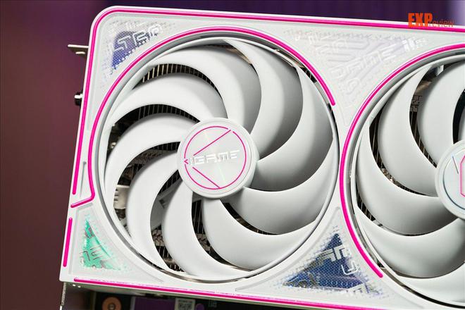 iGame GeForce RTX 5070 Ultra W OC评测:是霓虹潮玩2K游戏利器