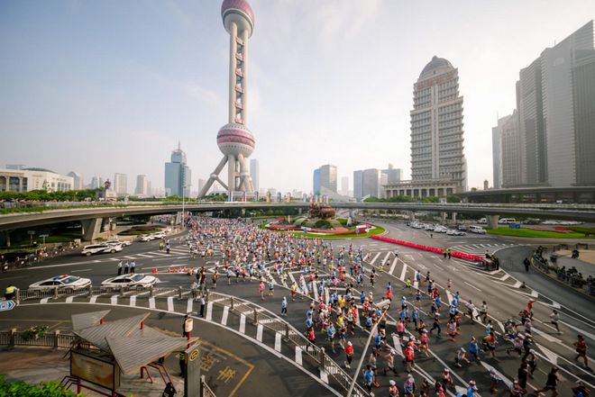 阿迪达斯2025春季攻势：让街头文化重塑全球增长动能