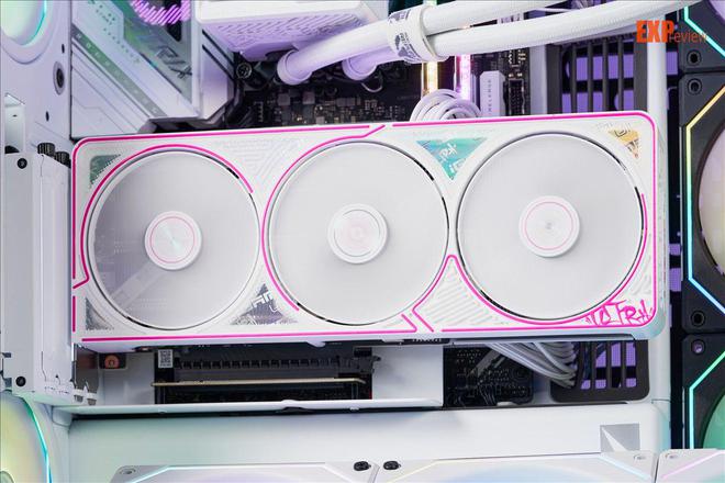 iGame GeForce RTX 5070 Ultra W OC评测:是霓虹潮玩2K游戏利器
