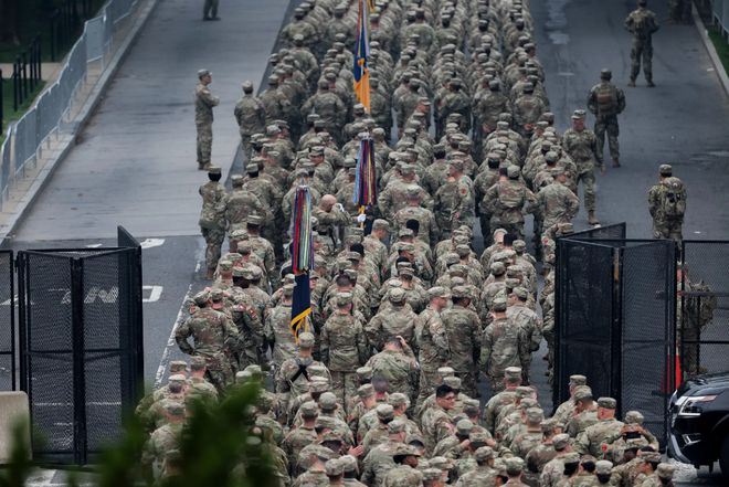 阅兵同日“反对国王”抗议席卷全美，50个州、数十万人周六走上街头，抗议特朗普政府