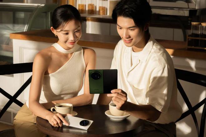 vivo X Fold5：当大折叠进入「轻量化时代」