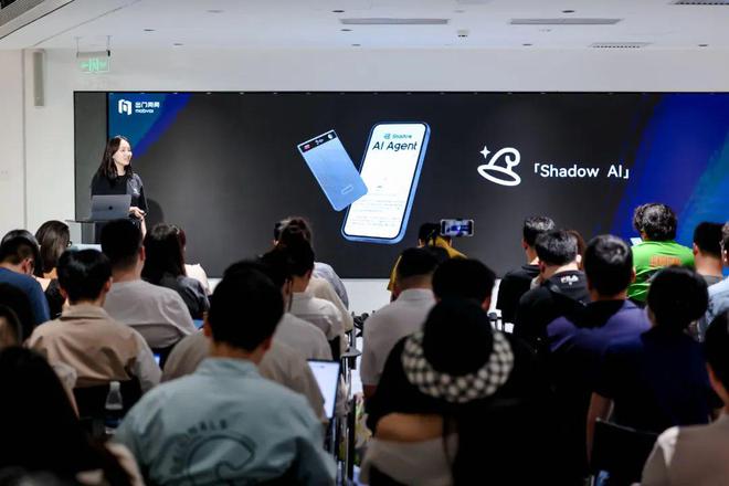 出门问问发了新硬件，AIGC第一股急需新故事