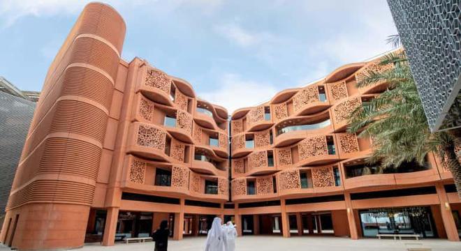 中东留学：用孤独换机遇，中国学生的“勇敢者游戏”