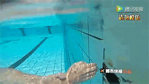 男孩整条左腿被泳池死死“咬住”，紧急提醒：不要靠近