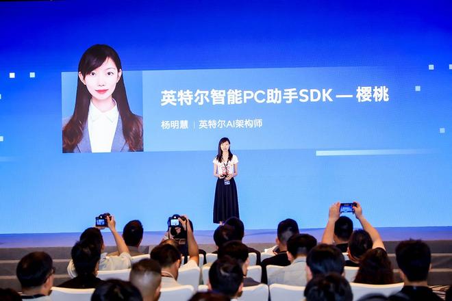 英特尔推出AI高静游戏本，重塑行业体验新标杆