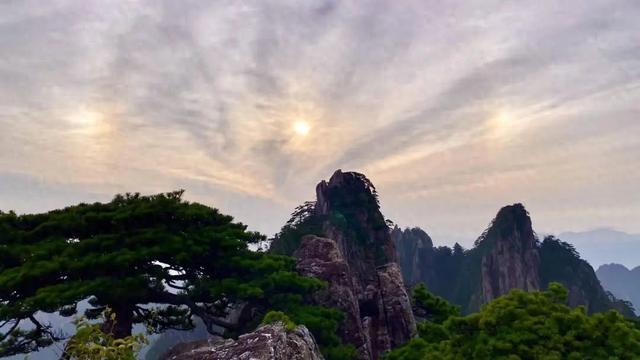 黄山现幻日奇观，专家：大气中的冰晶折射阳光造成
