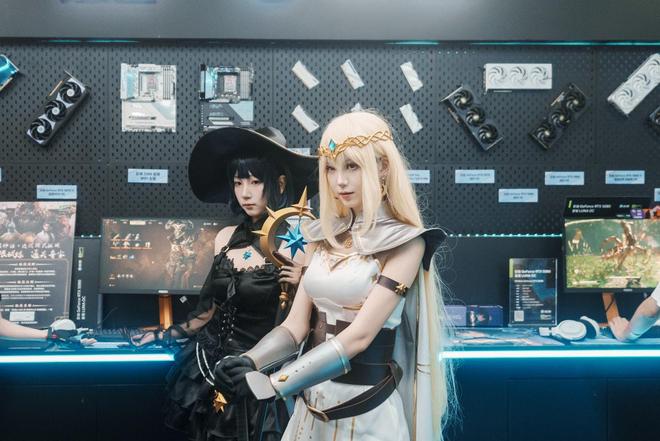 BW 2025：影驰黑白星曜娘齐出场，电脑硬件也能玩转二次元