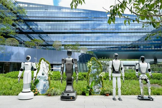 美的集团CTO卫昶：以“工业+商业”双场景推进人形机器人迭代