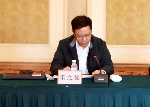 宋立强，私自留存涉密材料，对亲属失管失教