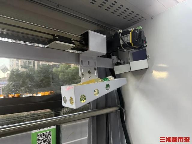 零售场景再开发，长沙部分公交装起自动贩卖机