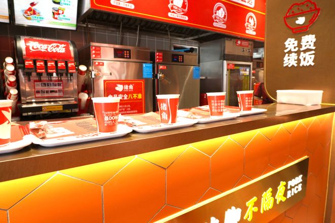 三万多家猪脚饭，和打工人一起“北漂”